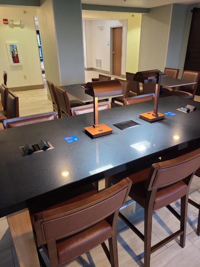 Holiday Inn Express Hotel & Suites Sheldon By Ihg Zewnętrze zdjęcie