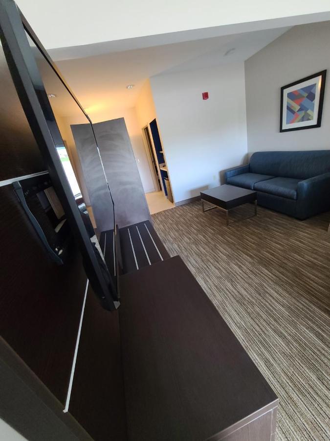 Holiday Inn Express Hotel & Suites Sheldon By Ihg Zewnętrze zdjęcie